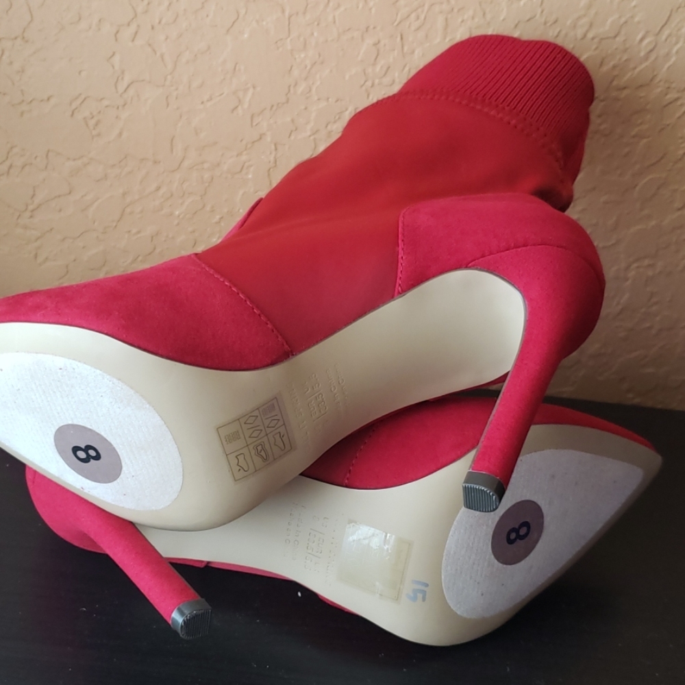 Red boots - Picture 4 of 5